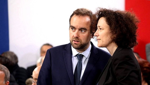 Sebastien Lecornu et Emmanuelle Wargon lors d'une assemblée du Grand débat, le 4 avril 2019 à Cozzano en Corse | LUDOVIC MARTIN/AFP Wargon-Lecornu