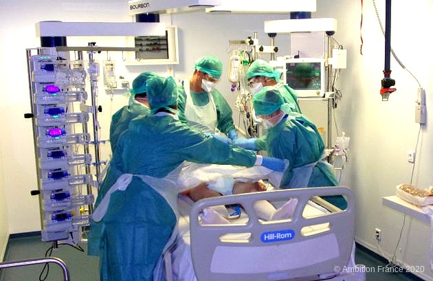 En réanimation au CHU de Bordeaux, un patient atteint du coronavirus (SB/Rue89 Bordeaux) réanimation covid