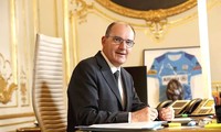 Le premier ministre, le 1er septembre, dans son bureau, à l’hôtel Matignon. Jean Castex a retiré son masque le temps de la séance photo. Jean-Christophe Marmara/JC MARMARA / LE FIGARO