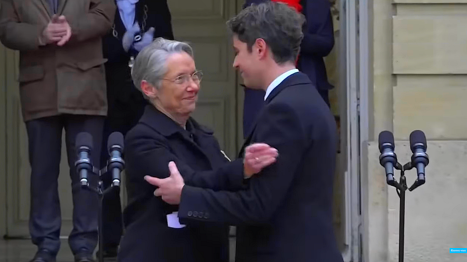 La passation de pouvoir entre Elisabeth Borne et Gabriel Attal à Matignon